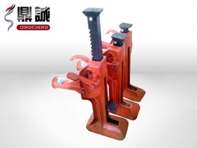 點擊查看詳細信息<br>標題：齒條式起道機 閱讀次數(shù)：4539