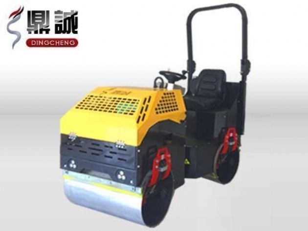 點擊查看詳細信息<br>標(biāo)題：1噸全液壓振動壓路機 閱讀次數(shù)：14813